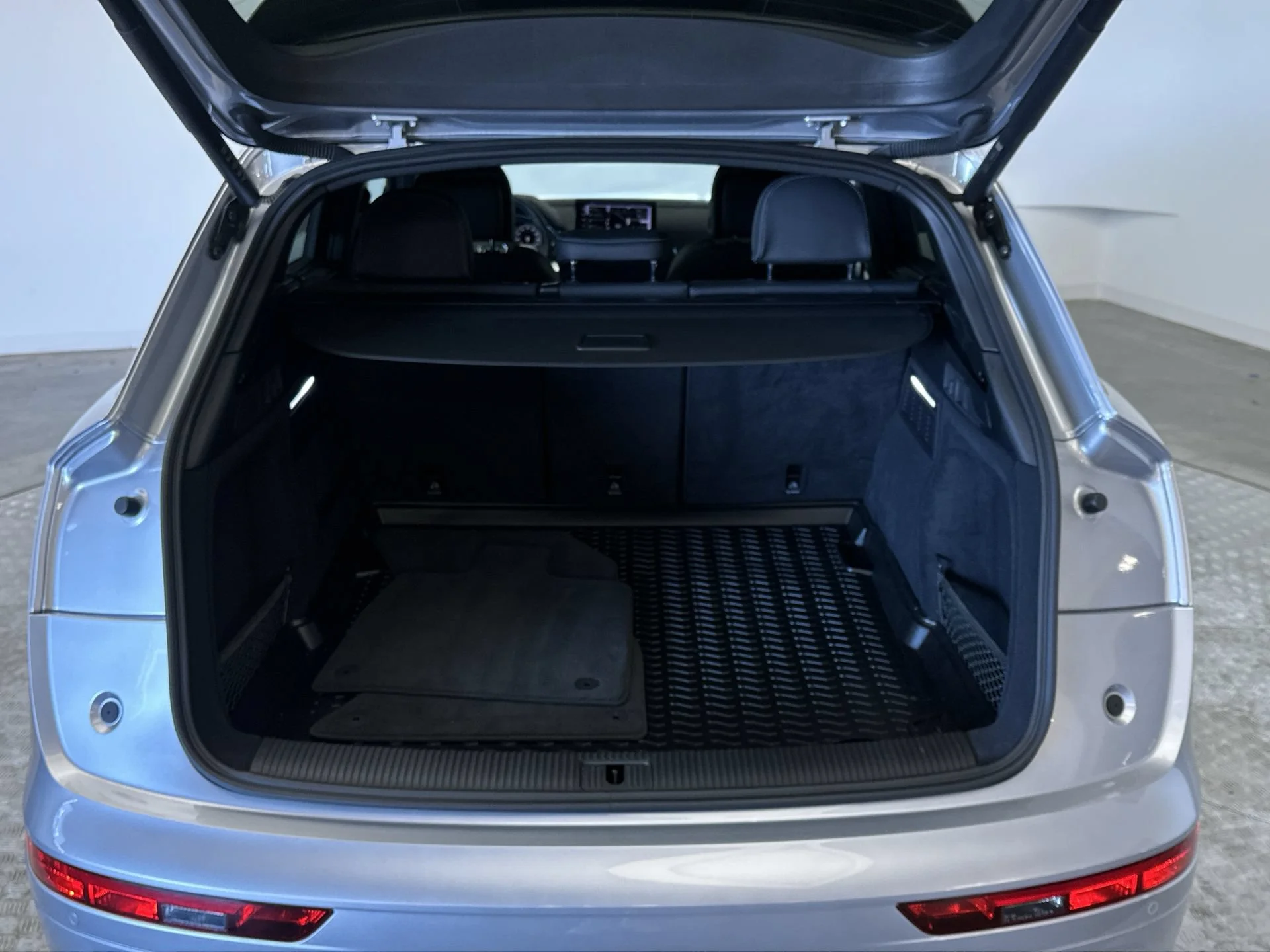 Used 2025 Florett Silver Metallic Audi S line Premium Plus image 26