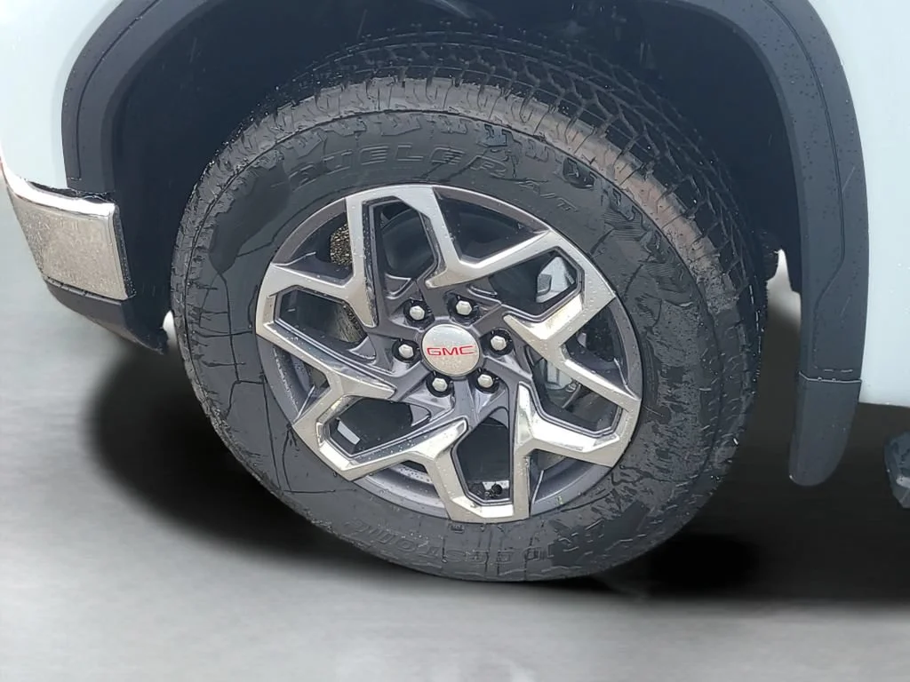 New 2026 Glacier White Tricoat GMC SLT image 25
