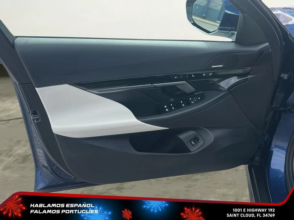 Used 2024 Blue BMW xDrive image 12
