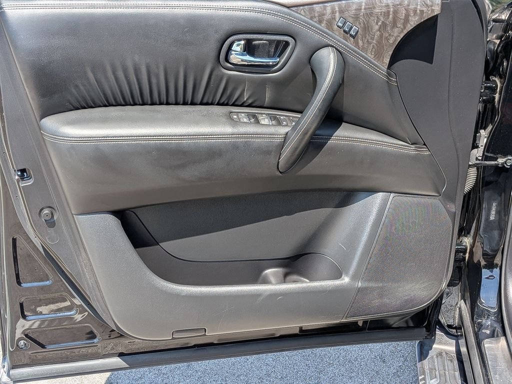 Used 2022 Black Nissan Platinum image 12