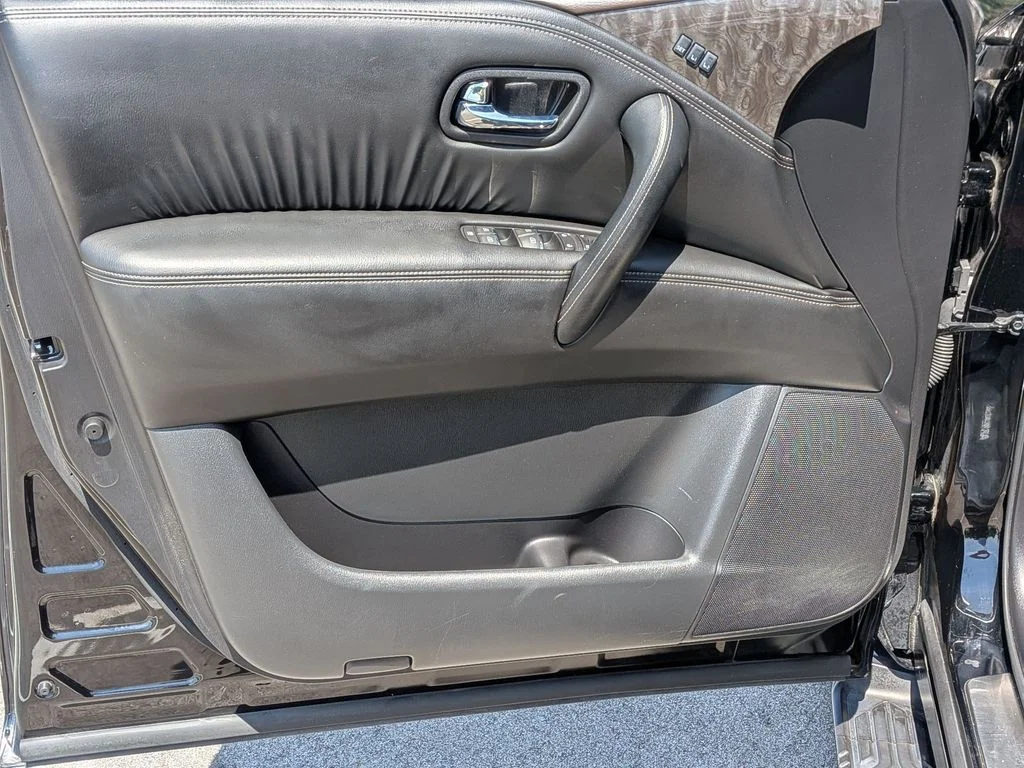 Used 2022 Black Nissan Platinum image 12