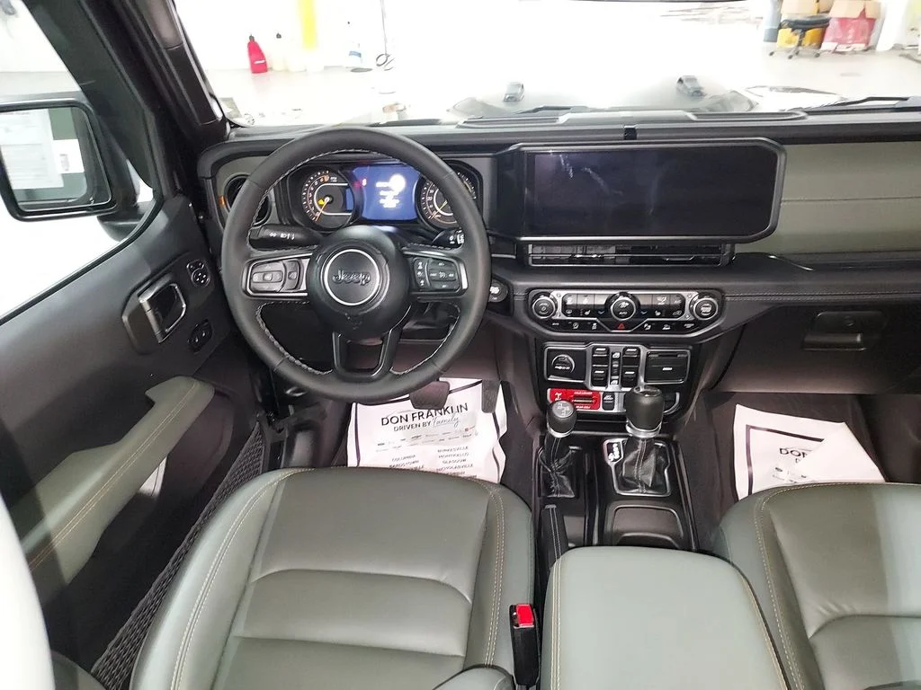 Used 2025 Black Jeep Mojave image 15