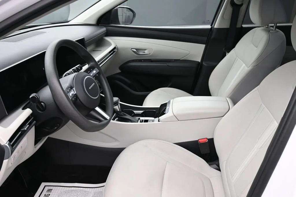 Used 2025 White Hyundai SEL image 11