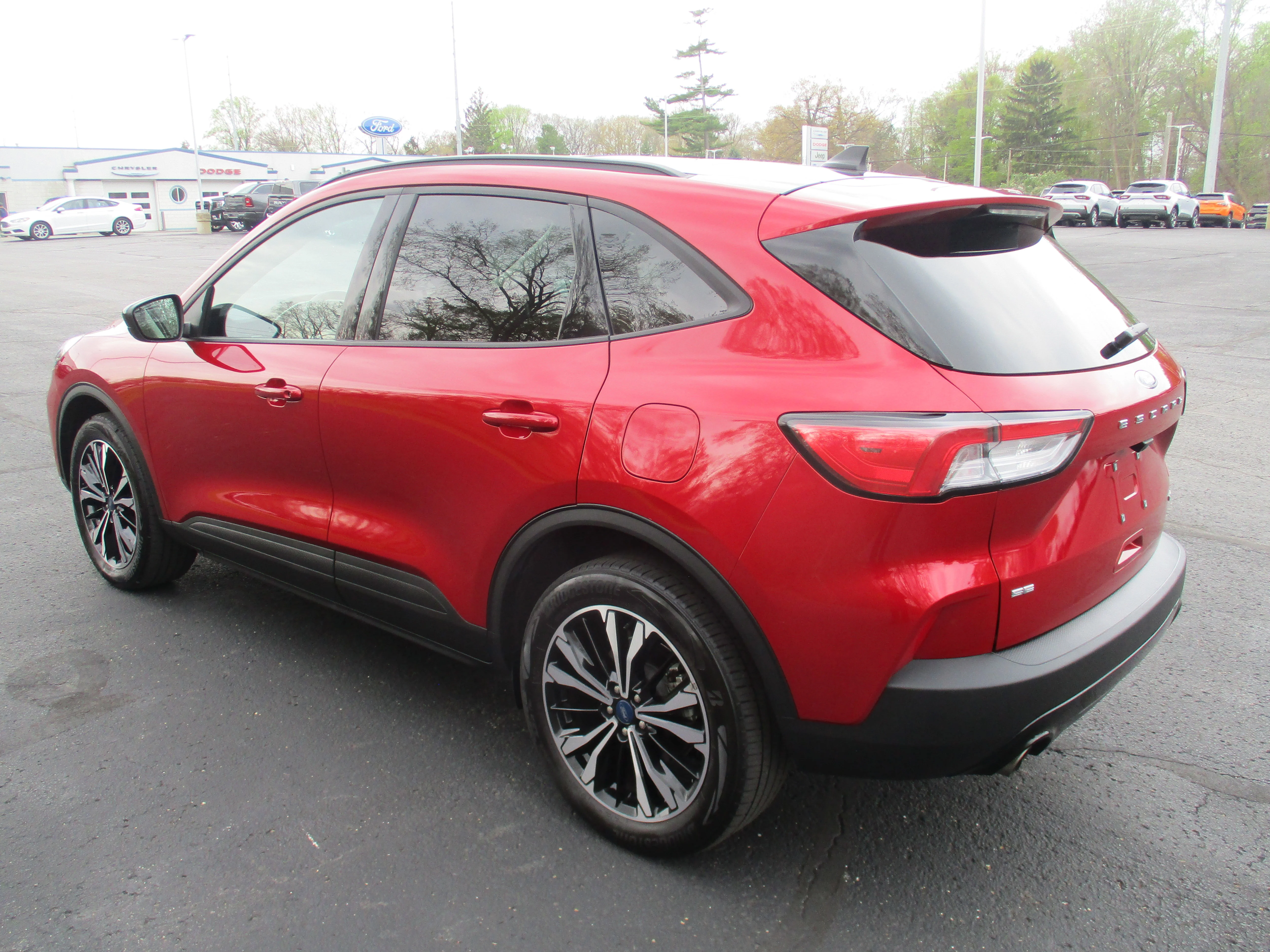Used 2022 Rapid Red Metallic Tinted Clearcoat Ford SE image 54
