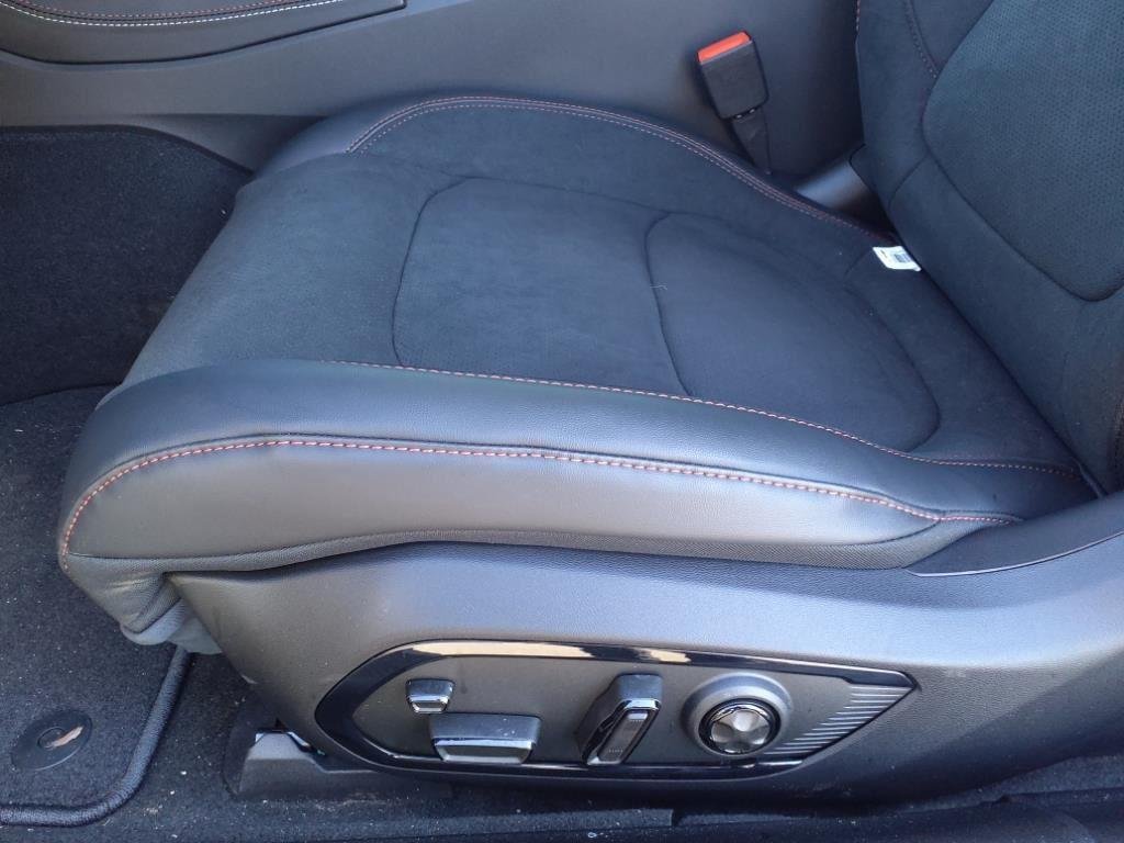 New 2025 Diamond Black Crystal Pearlcoat Dodge Scat Pack image 8