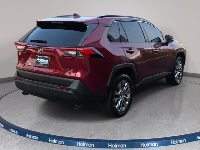 Used 2021 Red Toyota XLE Premium image 5