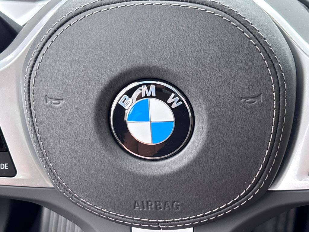 New 2026 Manhattan Green Metallic BMW sDrive40i image 22