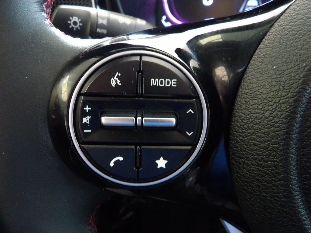 Used 2023 Snow White Pearl Kia GT-Line image 29