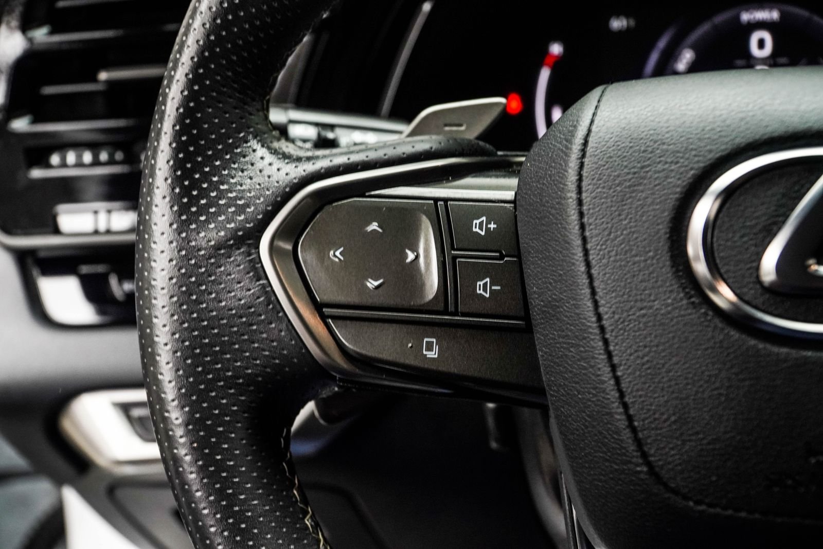 Used 2024 White Lexus 500h F SPORT Performance image 26