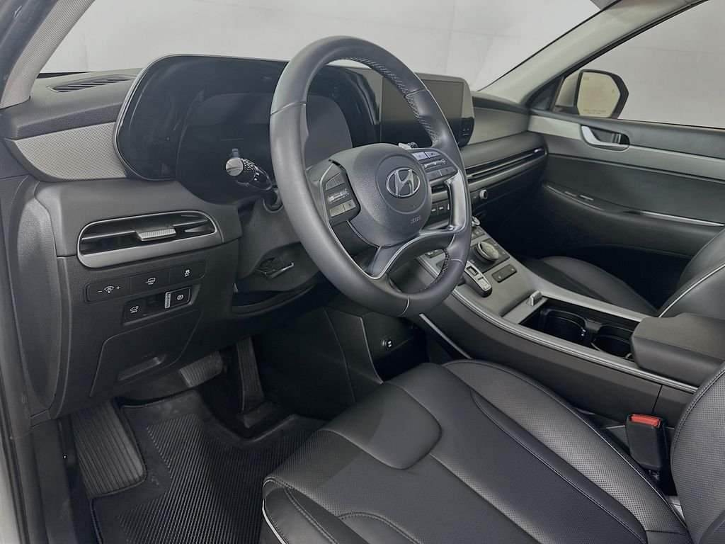 Used 2023 Silver Hyundai SEL image 9