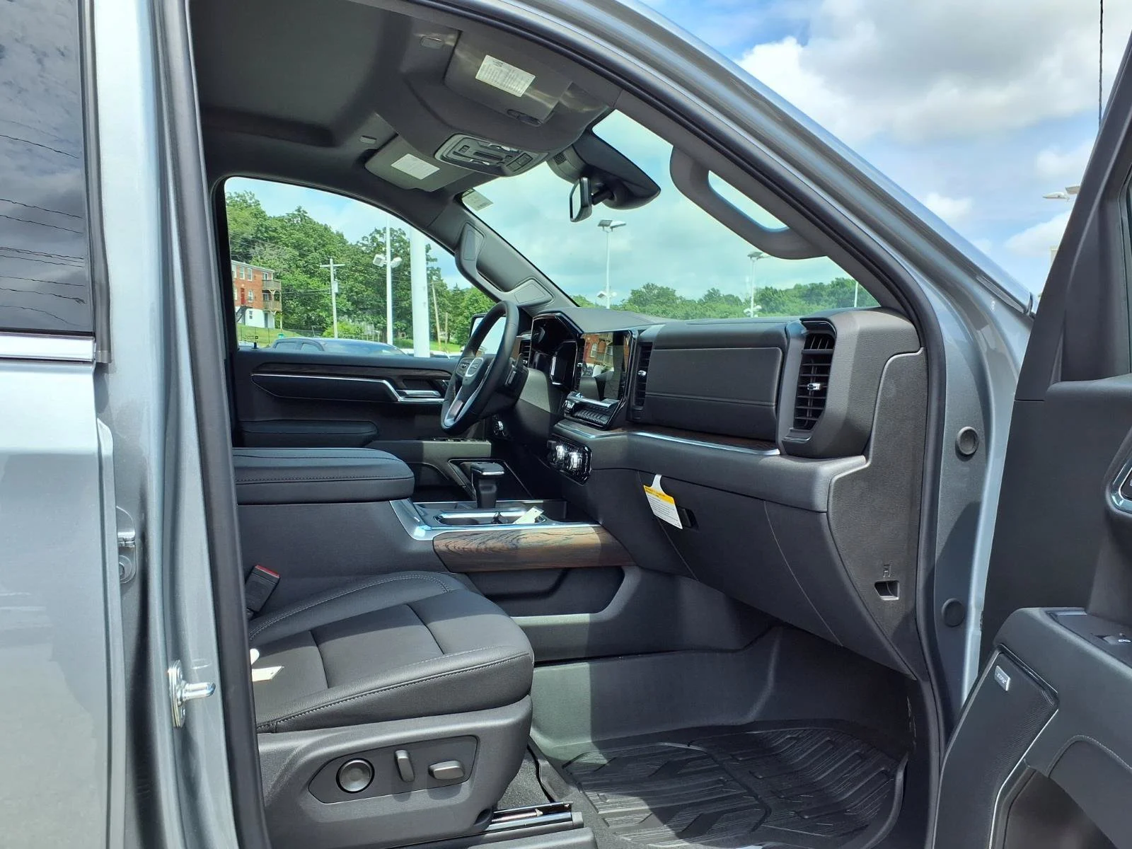 2026 GMC Sierra 1500 SLT - Photo 18
