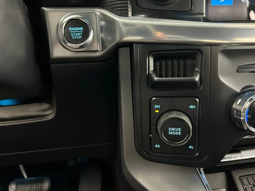 Used 2025 Silver Ford Lariat image 22