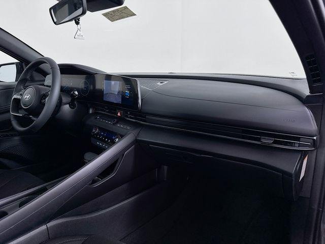 2025 Hyundai Elantra Blue - Photo 42