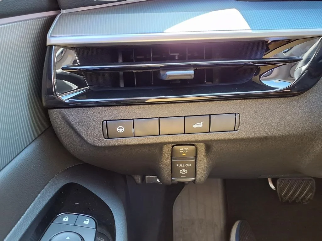 New 2027 Everest White Pearl TriCoat Nissan Platinum image 17