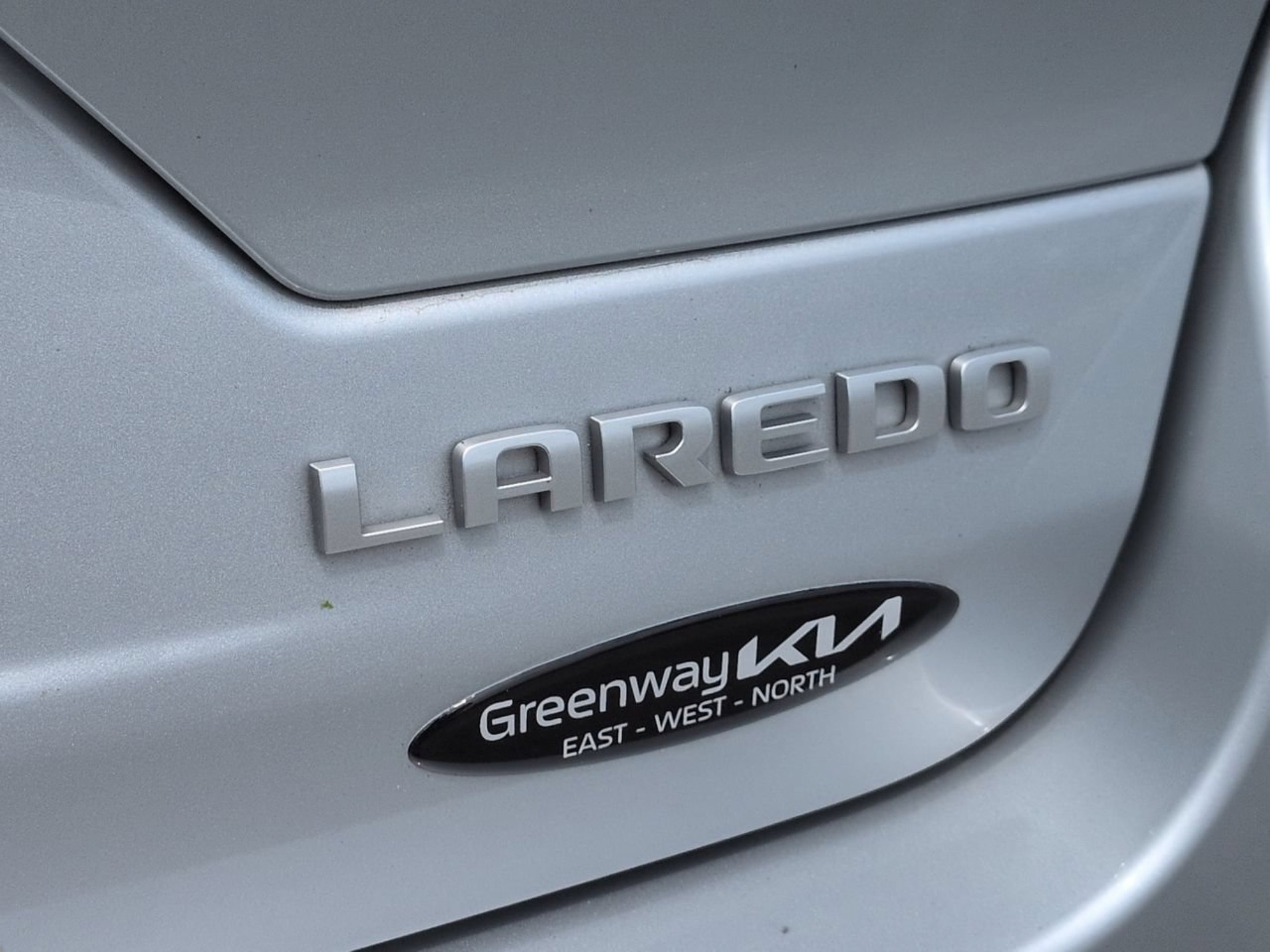 Used 2025 Silver Zynith Jeep Laredo image 32