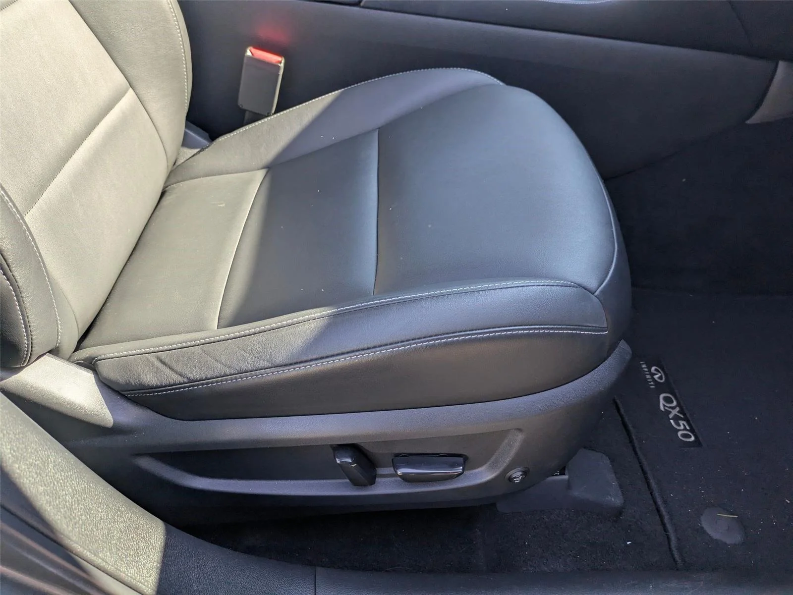 Used 2020  INFINITI LUXE image 33