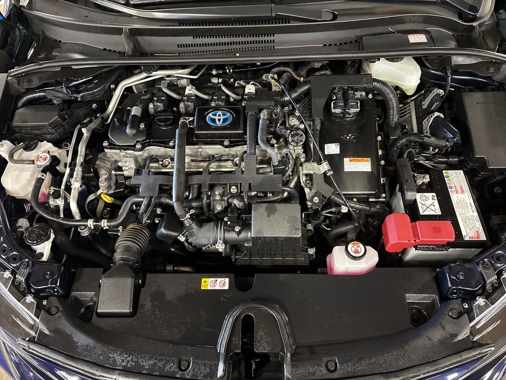 Used 2022  Toyota LE image 9