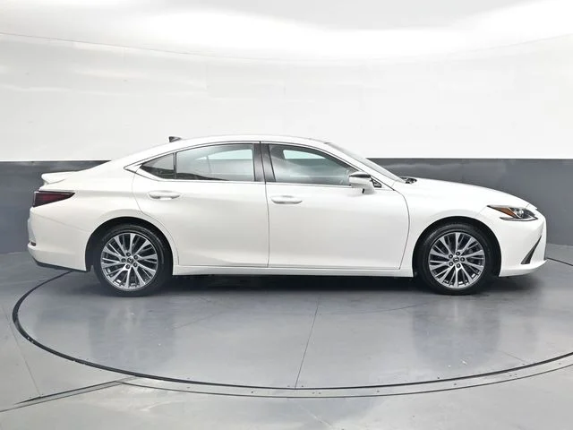 Used 2021 White Lexus 350 image 3
