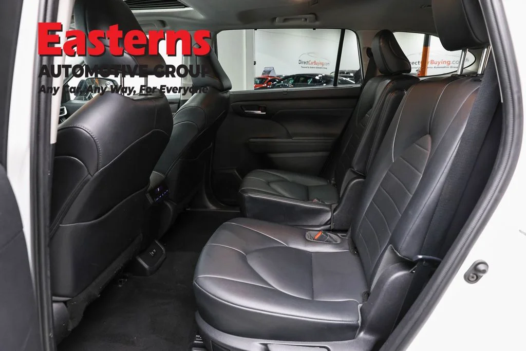 Used 2021 White Toyota XLE image 22
