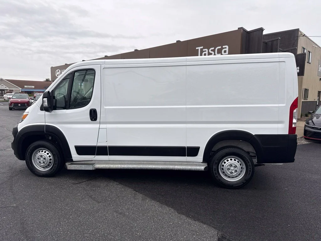 Used 2025 White Ram Base image 8