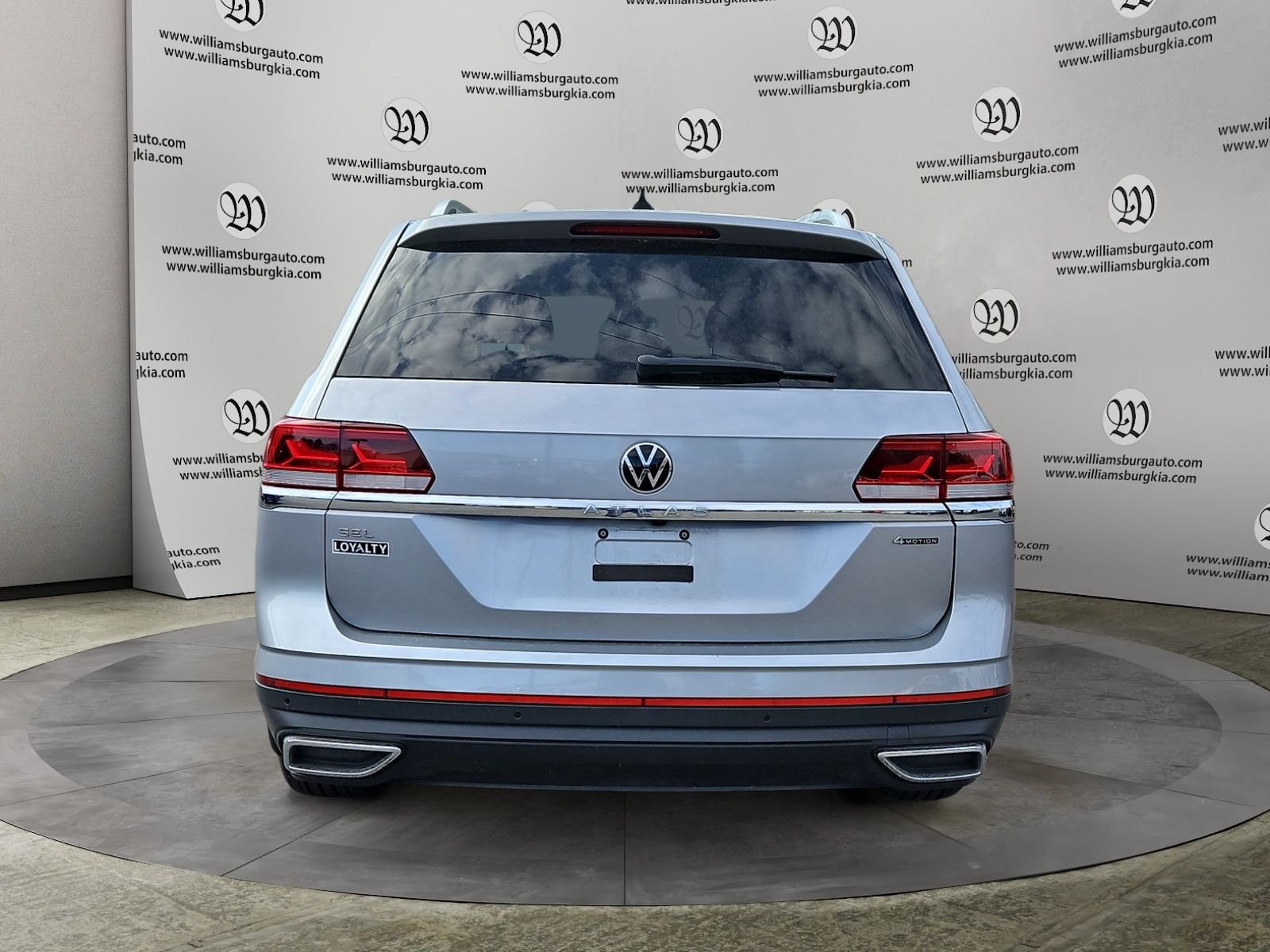 Used 2023 Silver Volkswagen 2.0T SEL image 4