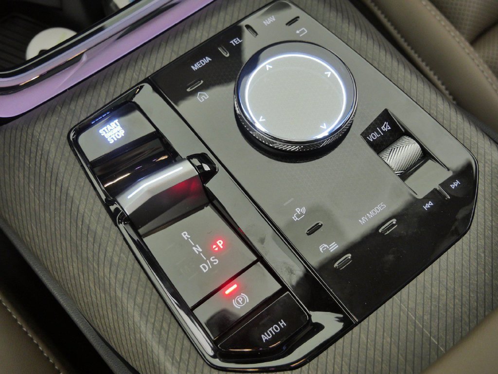 New 2026 Mineral White Metallic BMW 30 xDrive image 47