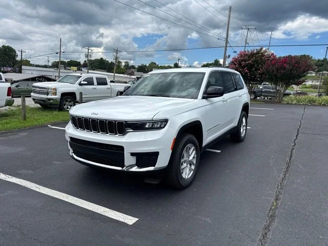 New 2026 Bright White Clearcoat Jeep Laredo image 3