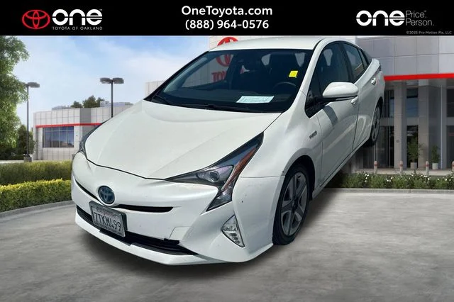 2016 Toyota Prius Three Touring's photo