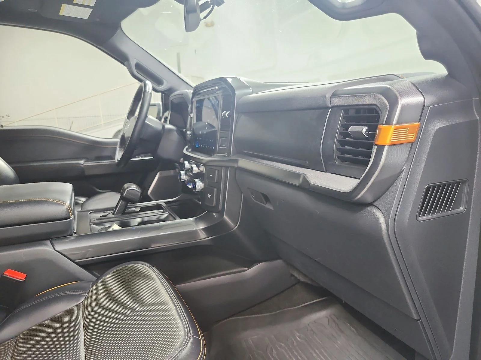 Used 2022 Oxford White Ford Tremor image 40