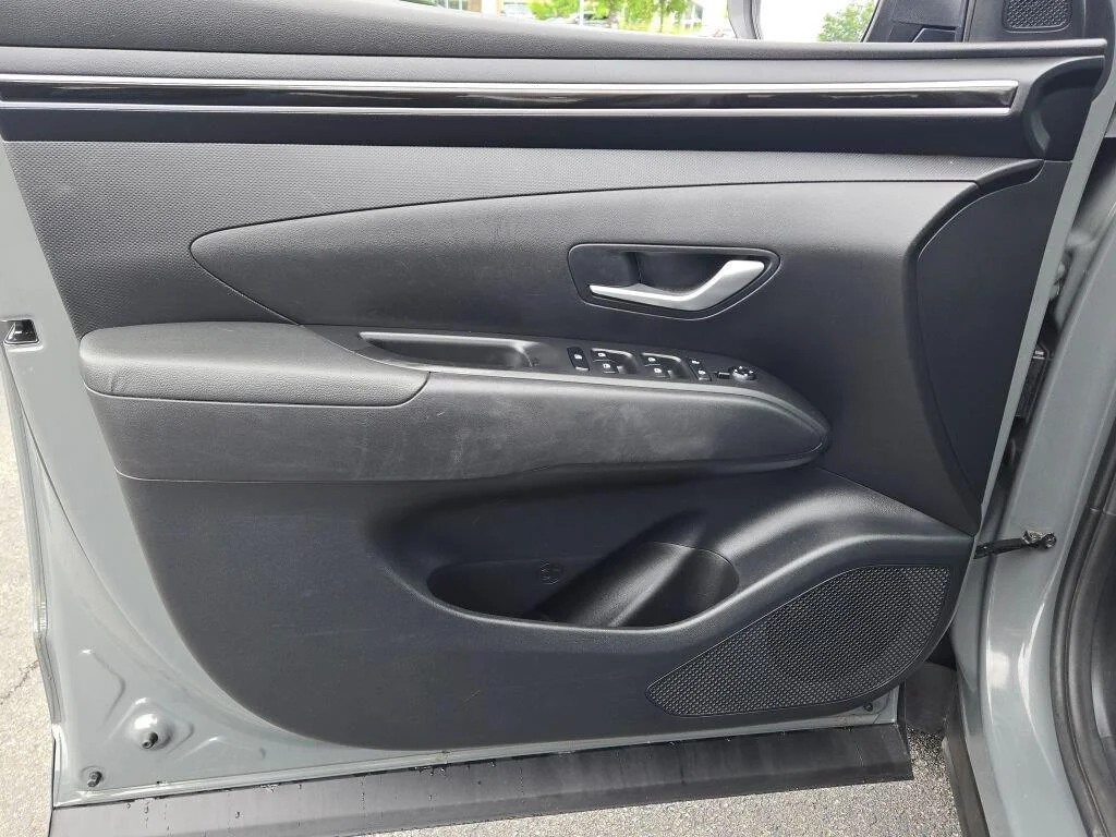 Used 2022 Hampton Gray Hyundai SEL image 18
