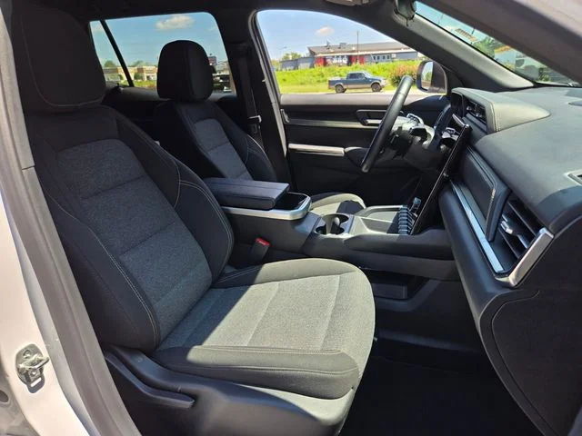 Used 2025 White GMC Elevation image 21