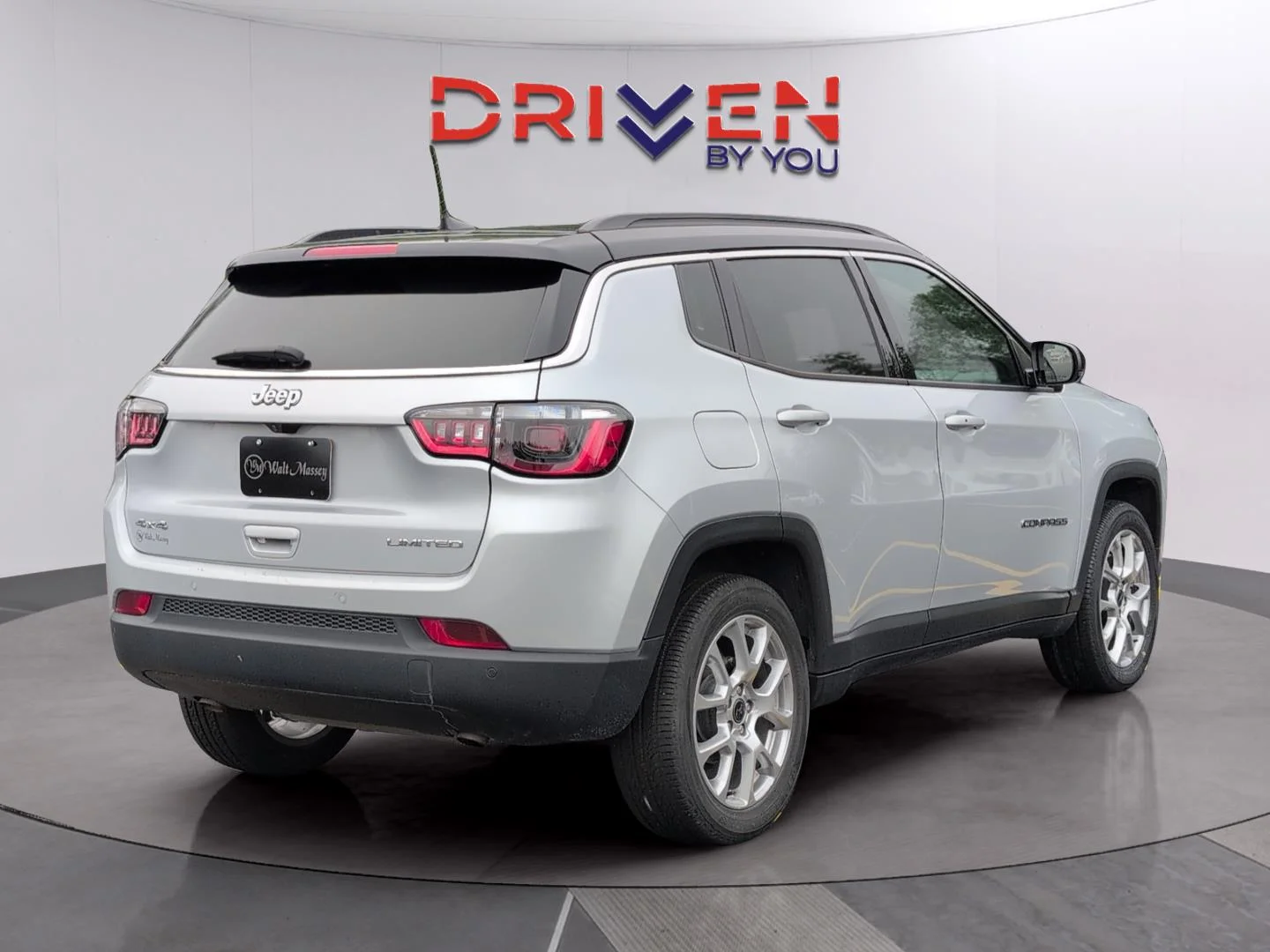 Used 2025 Silver Zynith Metallic Clearcoat Jeep Limited image 5