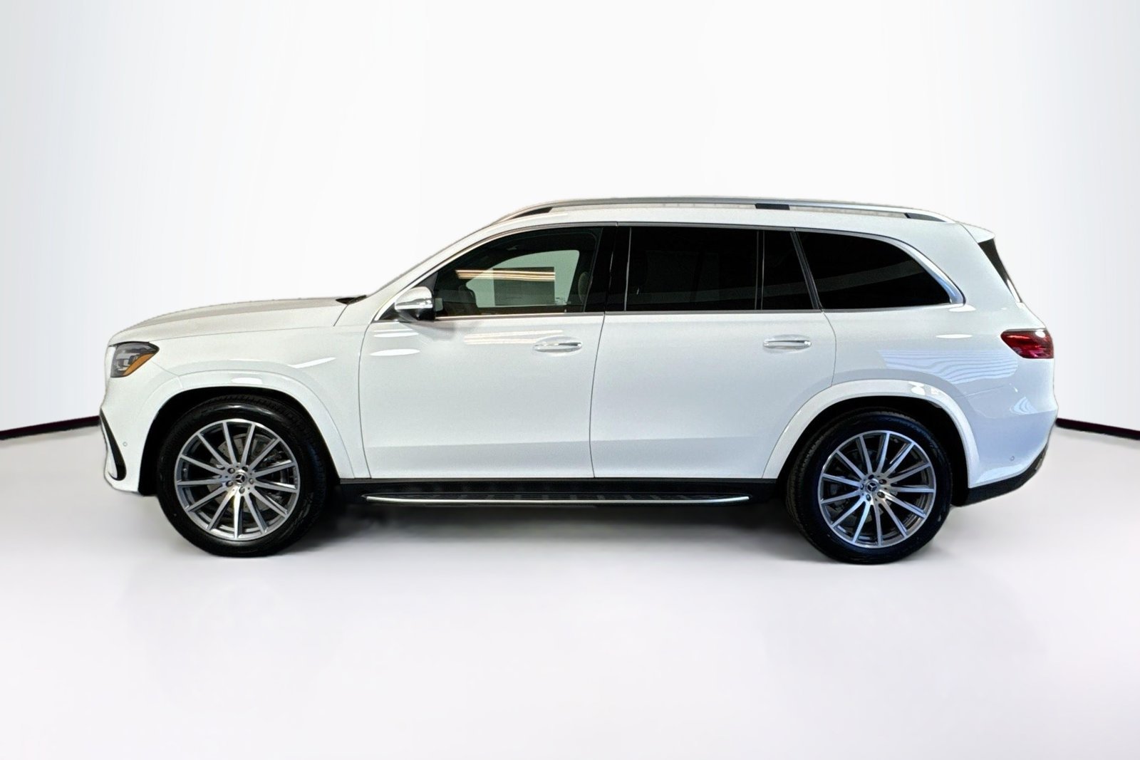 New 2026 Polar White Mercedes-Benz GLS 580 image 8