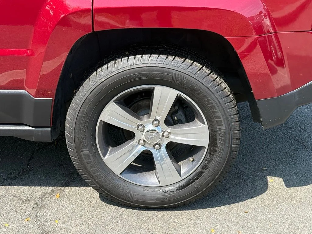 Used 2016 Deep Cherry Red Crystal Pearlcoat Jeep Latitude image 12