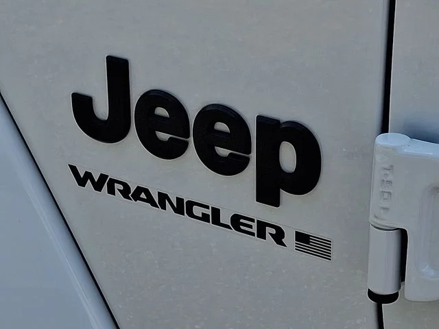Used 2025 White Jeep Sahara image 30