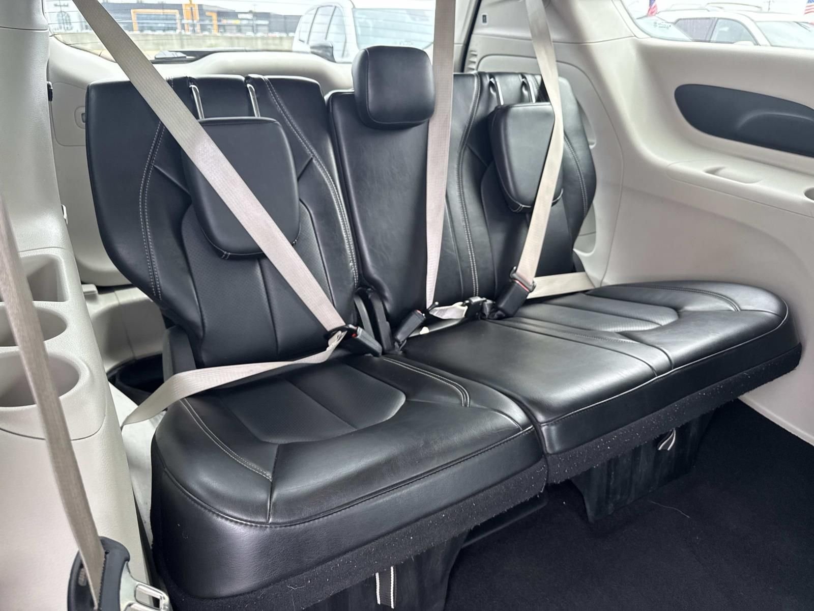 Used 2024 Silver Chrysler Touring L image 10
