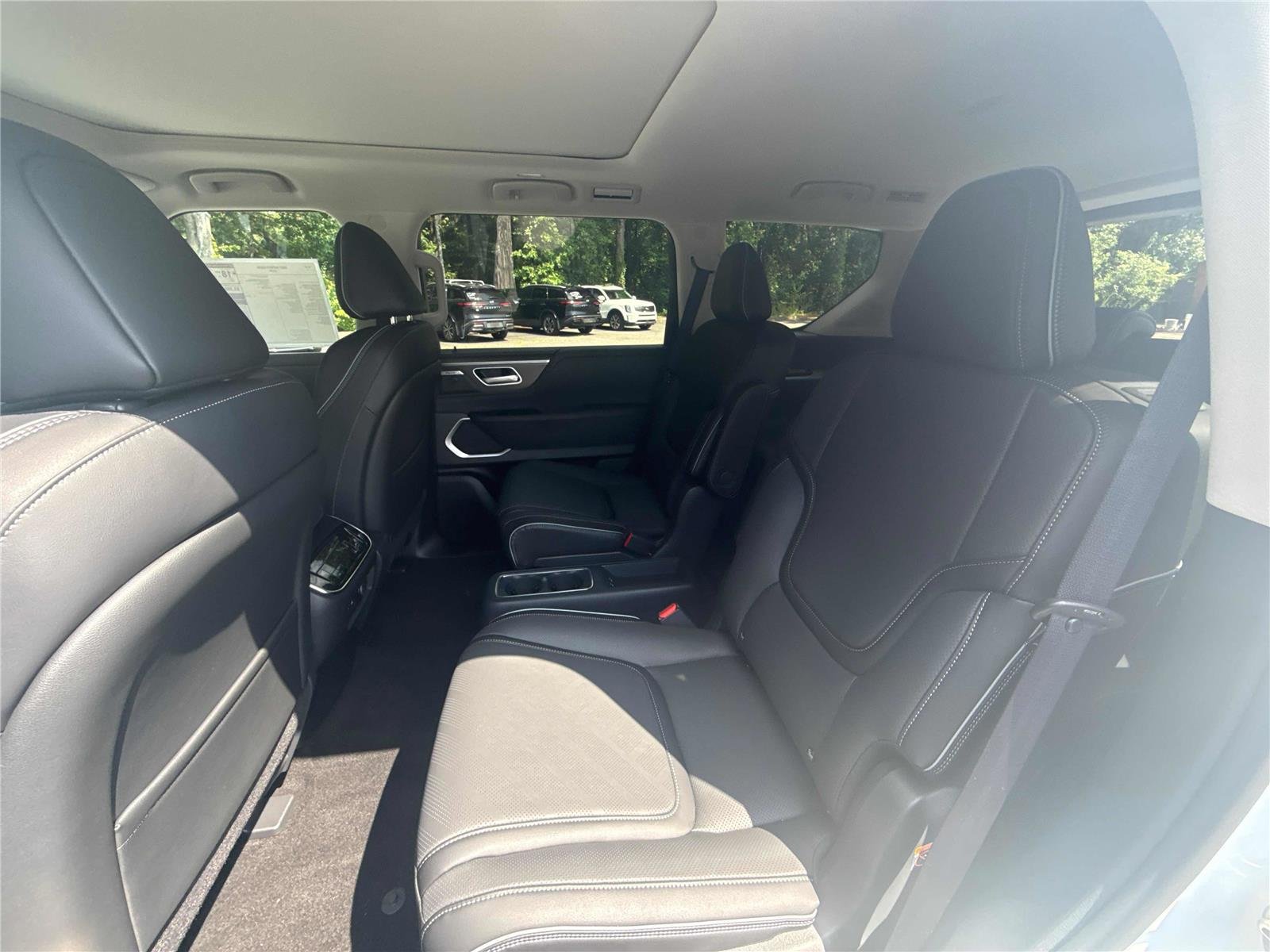 New 2027 RADIANT WHITE INFINITI Luxe 2WD image 12