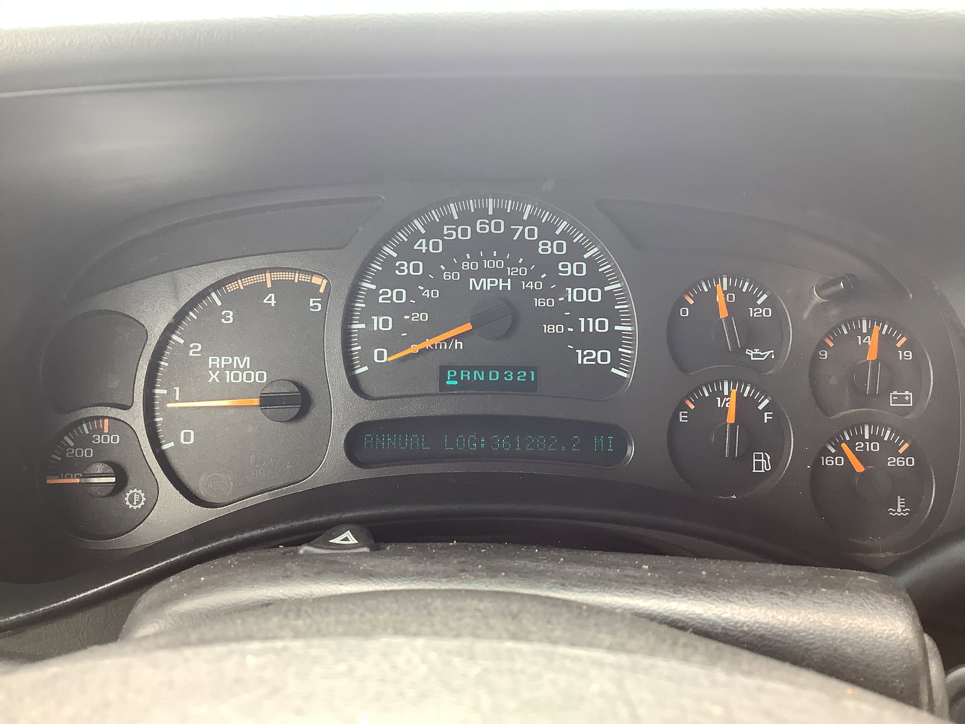 Used 2004 White GMC SLE image 11