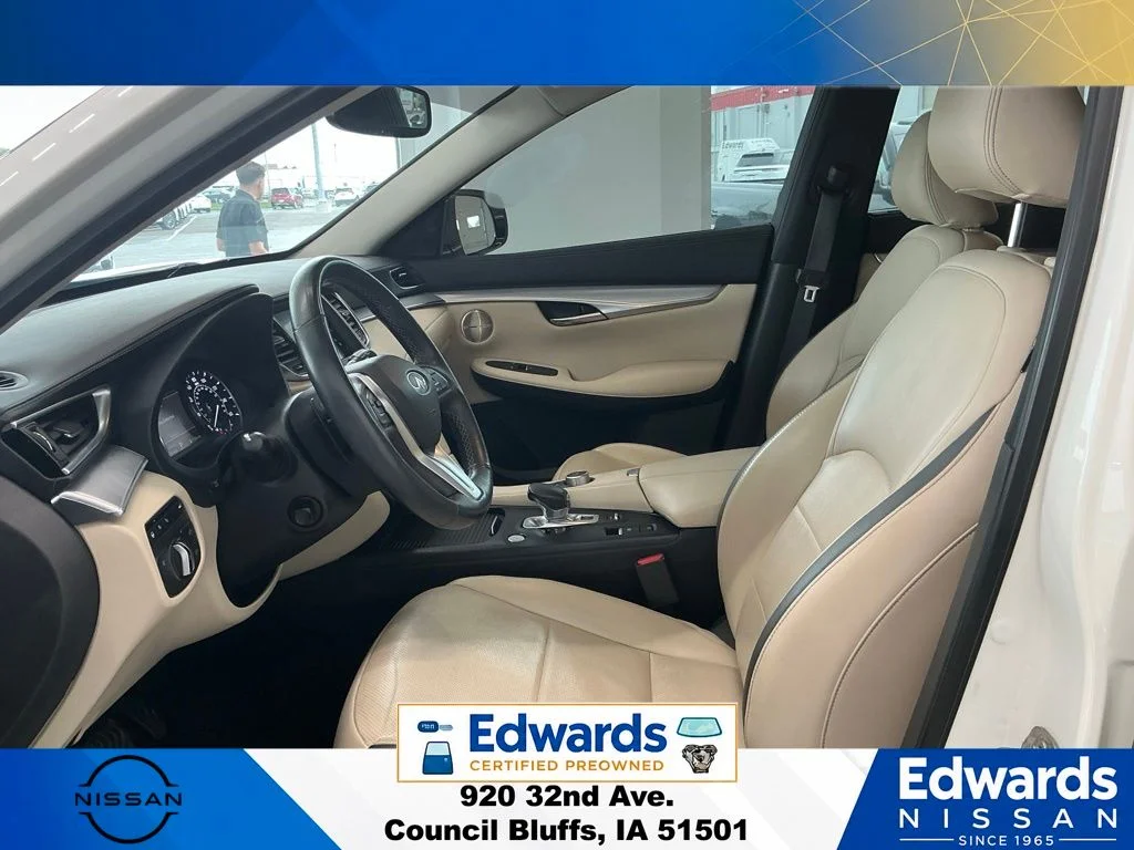 Used 2021 White INFINITI Sensory image 29
