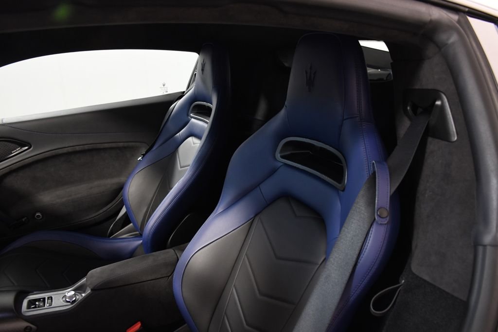 Used 2022 Bianco Audace Maserati Base image 17