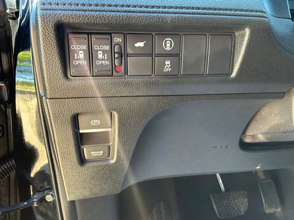 Used 2023  Honda Sport image 13