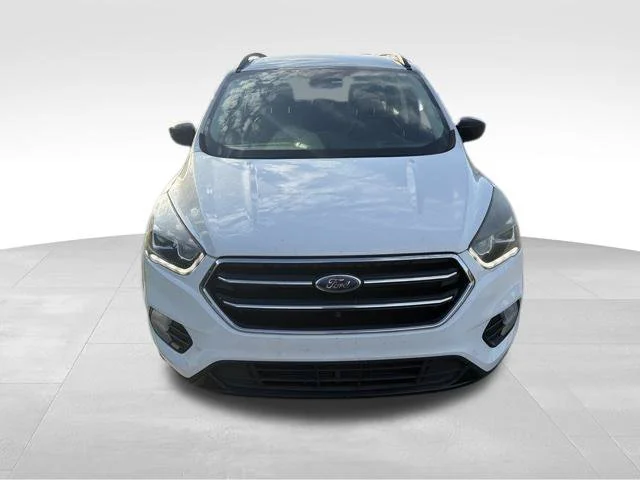 Used 2018 White Ford SE image 9