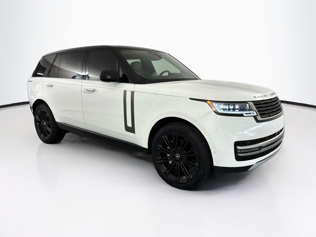 Used 2025 White Land Rover SE image 3