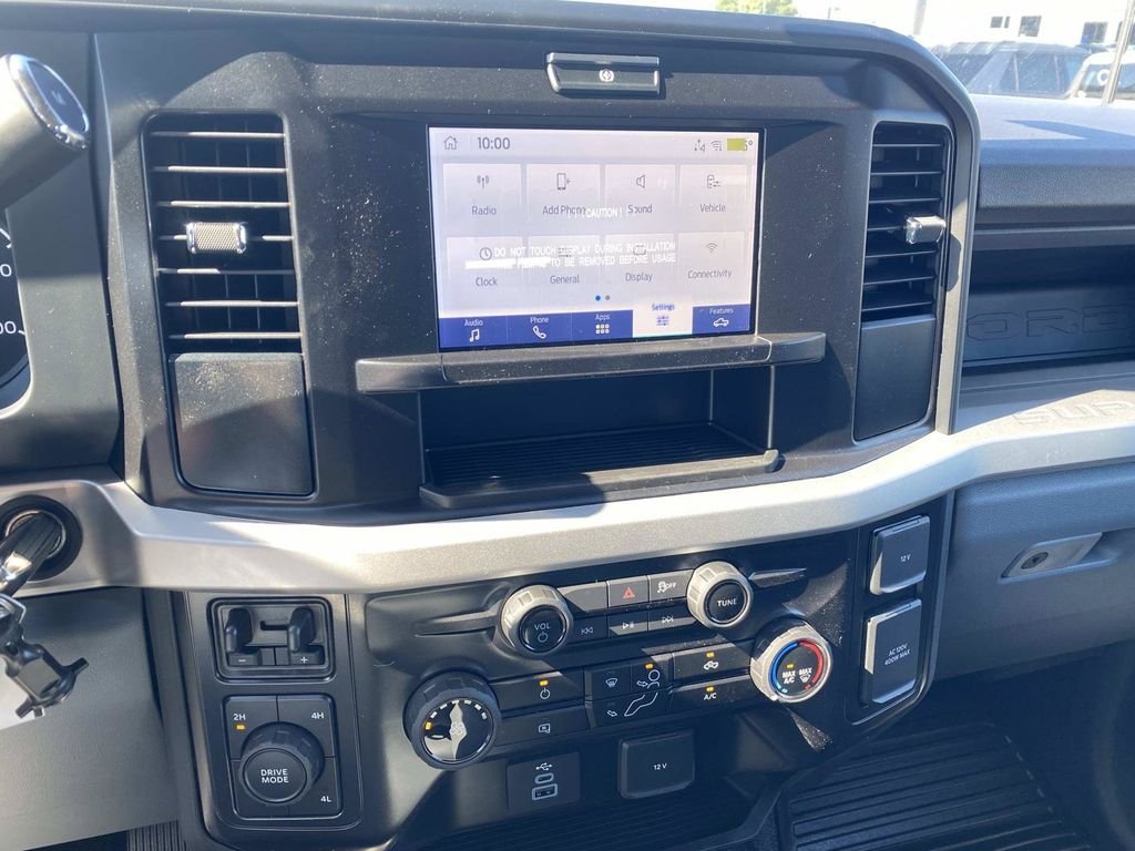 New 2026 White Ford F350 4X4 CRW CC image 15