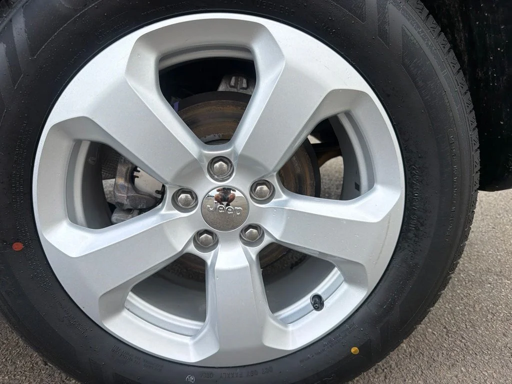 Certified Used 2021 Granite Crystal Clearcoat Metallic Jeep Latitude image 56