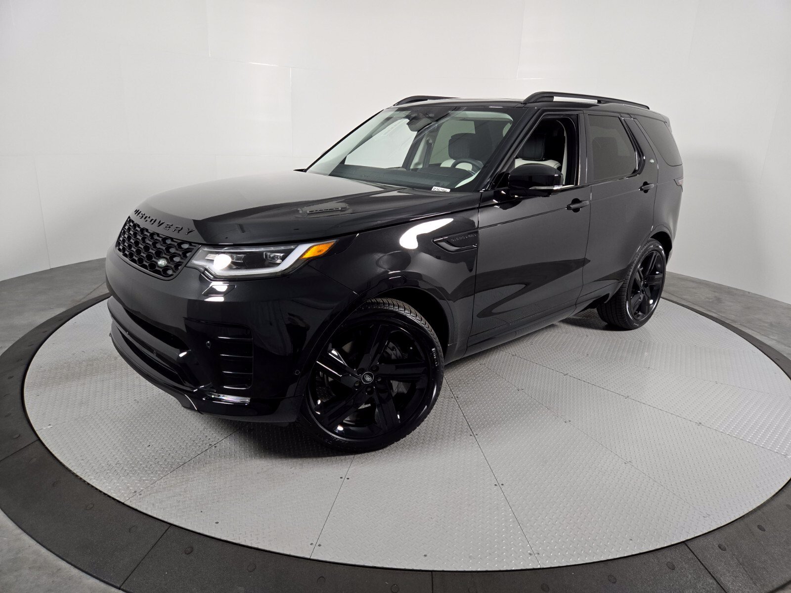 New 2026 Santorini Black Land Rover Dynamic SE image 1