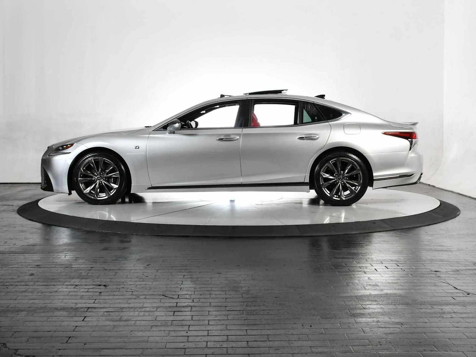 Used 2018 Liquid Platinum Lexus  image 2
