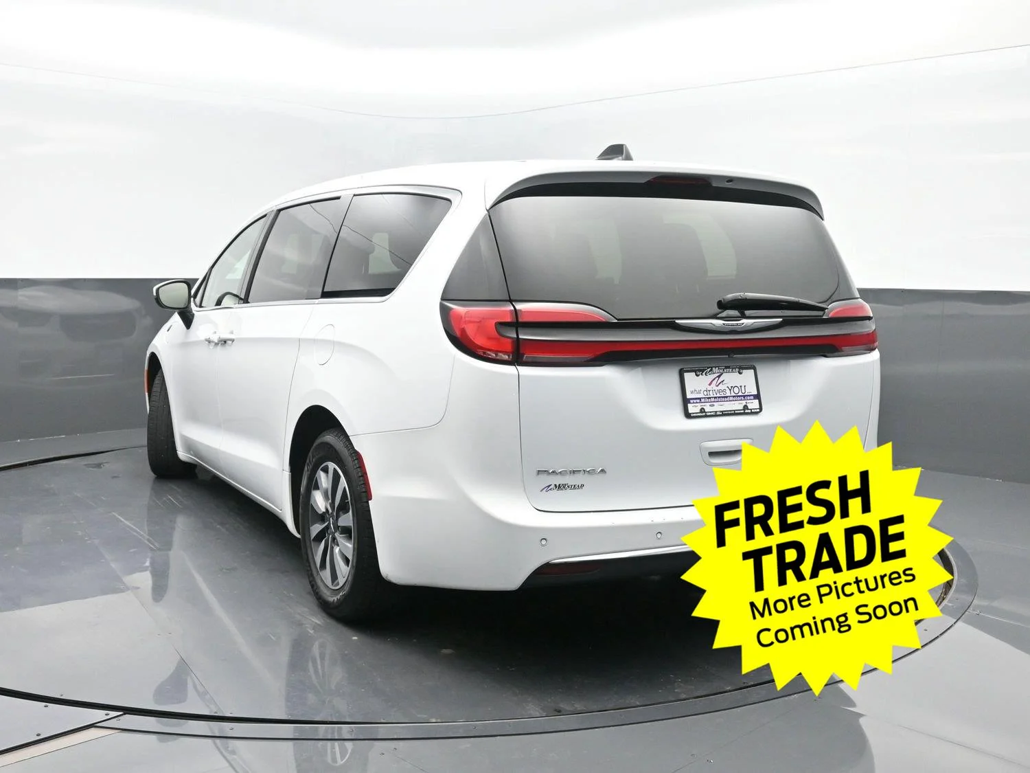 Used 2023 Bright White Clearcoat Chrysler Hybrid Touring L image 40