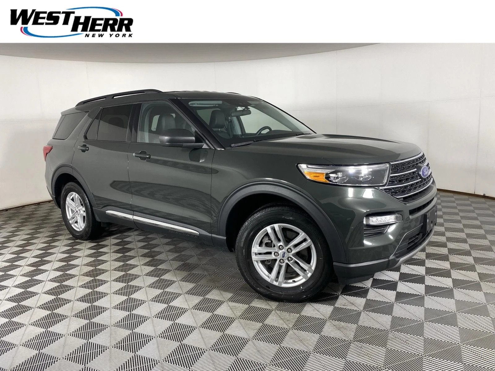 Used 2023 Forged Green Ford XLT image 1
