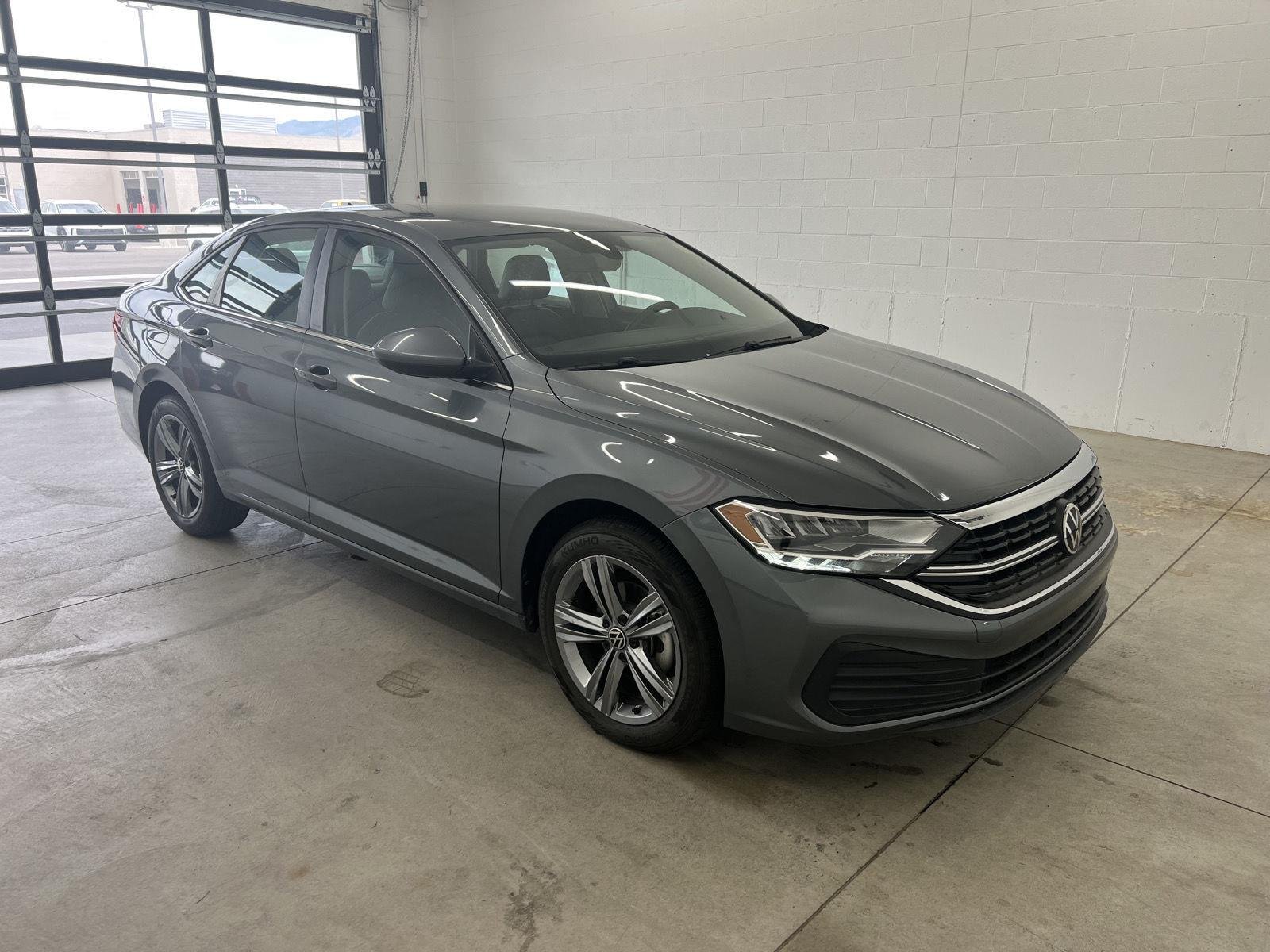 Used 2024 Platinum Gray Metallic Volkswagen SE image 5